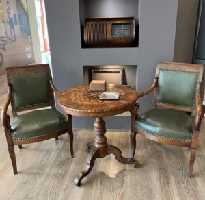 tavolo-rolo-poltrone-carlo-x-emporiodellepassioni.com