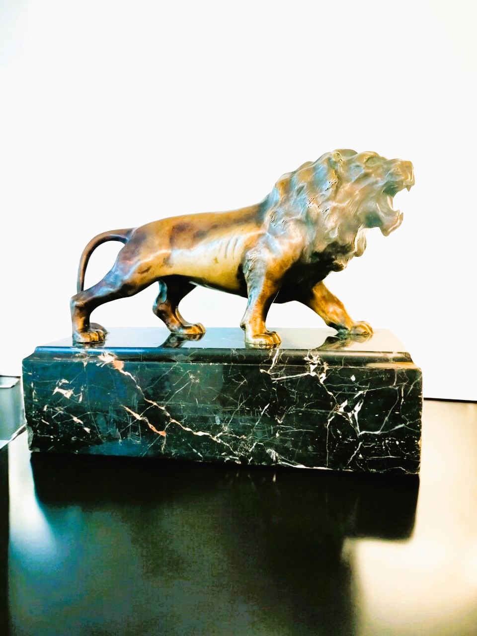 statua-leone-bronzo-base-marmo-1940-emporiodellepassioni.com