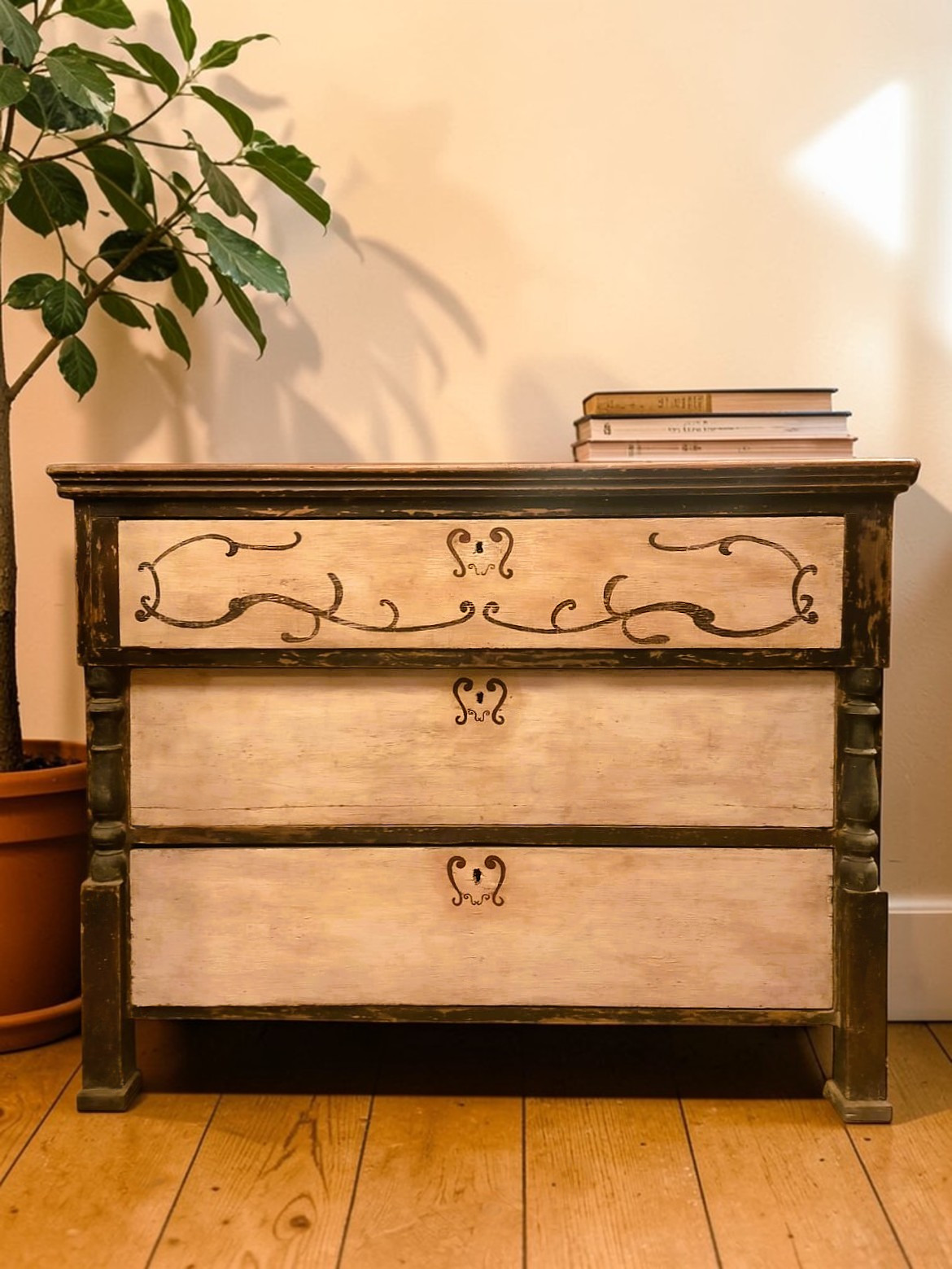 comò-antico-decorato-xix-secolo-emporiodellepassioni.com